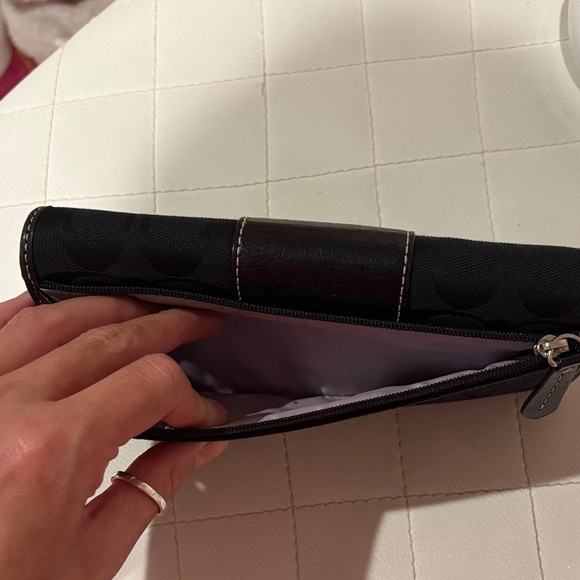 Coach Black Signature Women's Wallet - Picture 4 of 5